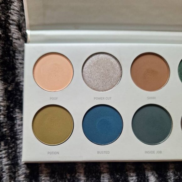 🌙 Morphe x Jaclyn Hill – “Dark Magic” Eyeshadow Palette 💚 - Picture 2 of 5